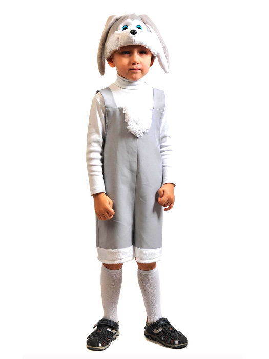 Костюм Зайчик серый ткань-плюш 2005 Костюм Зайчик серый из ткани и плюша для мальчика. В комплекте: полукомбинезон с хвостиком и шапочка с ушками