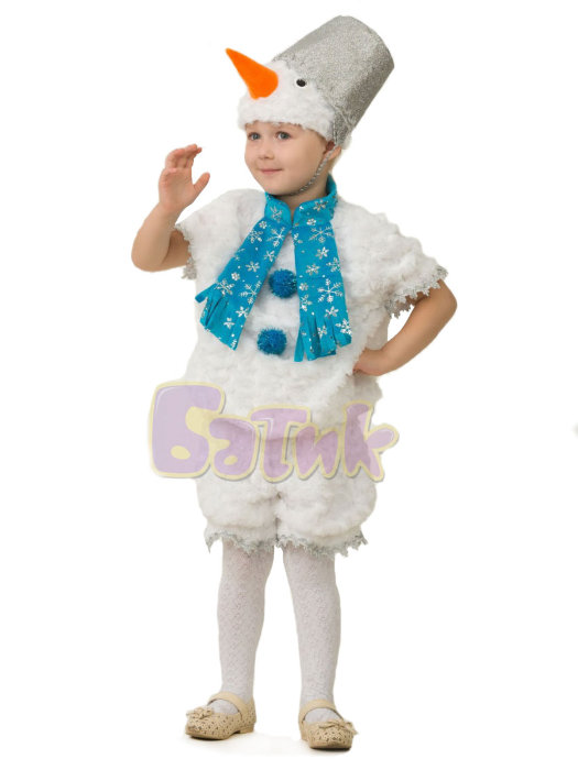 Костюм снеговик Снеговишка Б-221 Детский костюм снеговика из нежного плюша на возраст 3-5 лет, в комплект костюма входит шапка-ведро, безрукавка с шарфиком, шорты