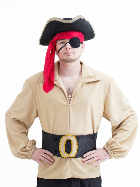 Костюм Пирата со шляпой 2157 д/взр Мужской карнавальный костюм, размер 50-52. В комплекте: шляпа, повязка, рубаха и пояс